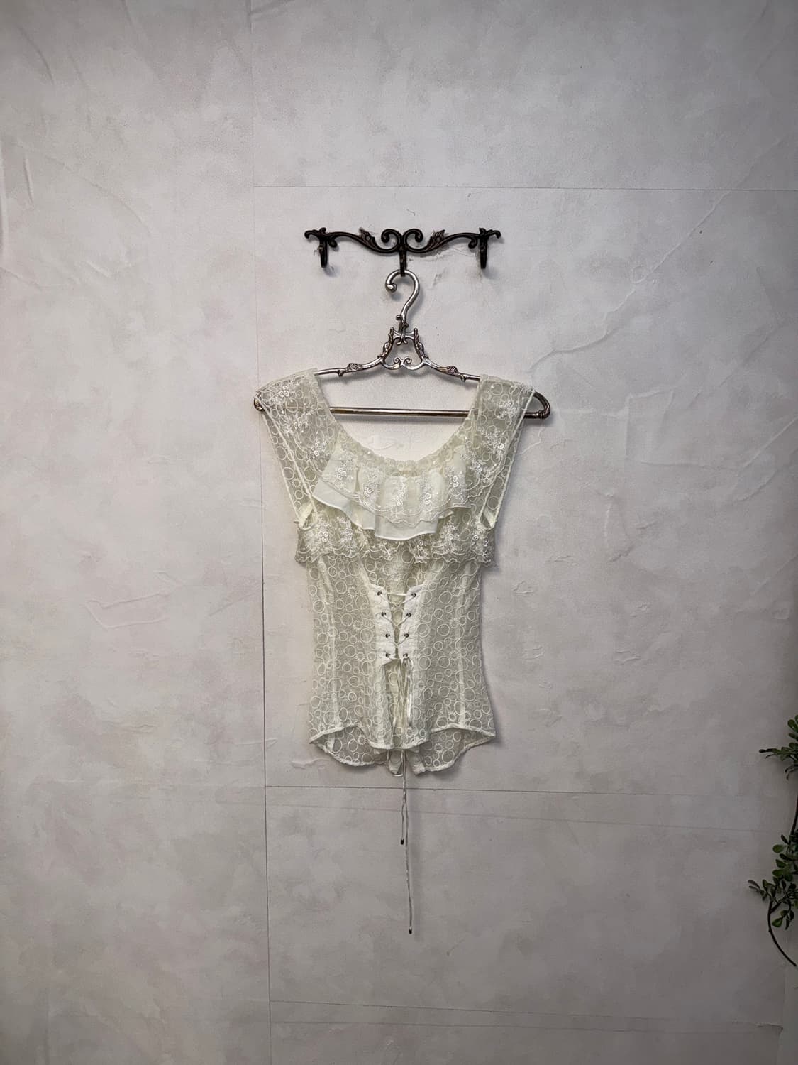 Egoist ivory back laceup off shoulder bl 상품이미지4