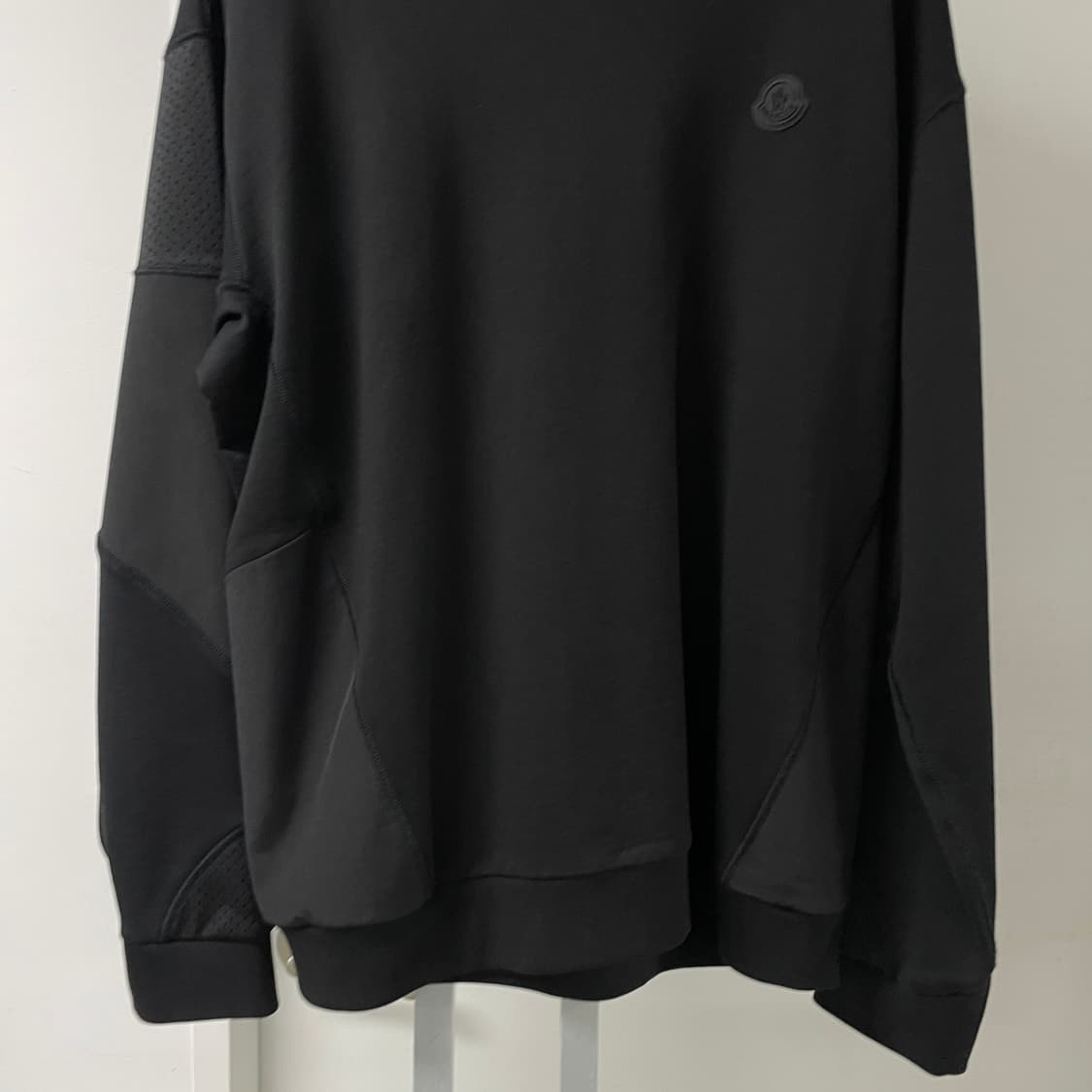 몽클레어 블랙 맨투맨 XXL 상품이미지3
