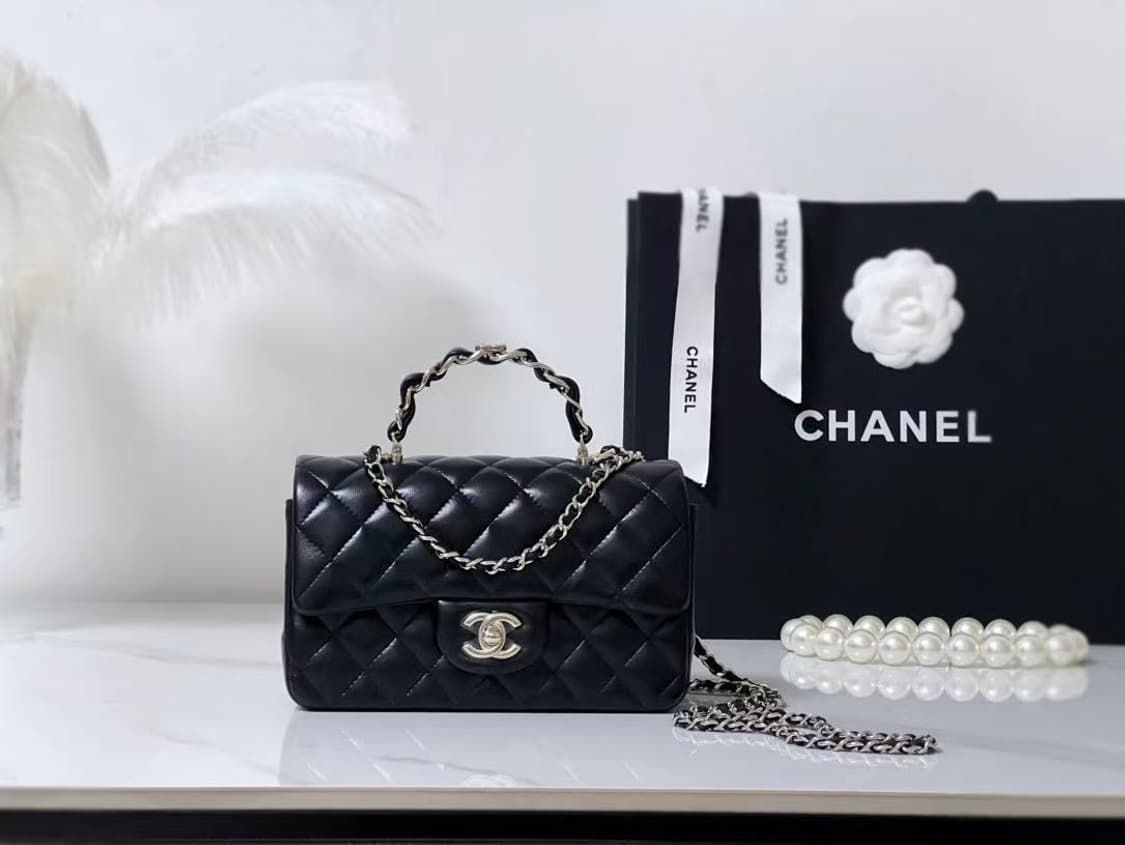 샤넬 핸들 장식의 미니 플랩백 램스킨 & 골드 메탈 블랙 상품이미지1