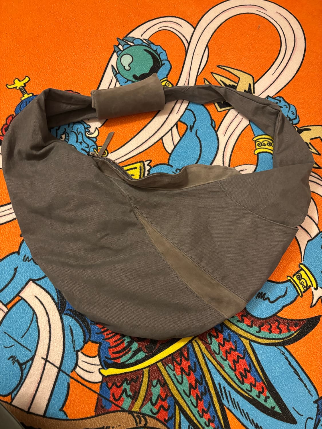 해칭룸  Curved Bag Grey 상품이미지1