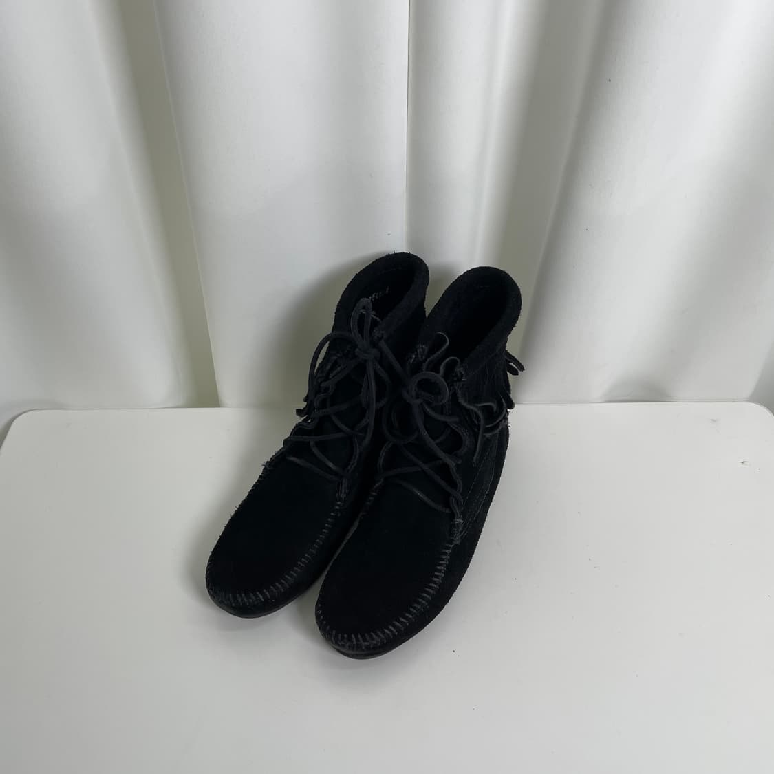 MINETONKA 미네통카 스웨이드 프린지 모카신 상품이미지1