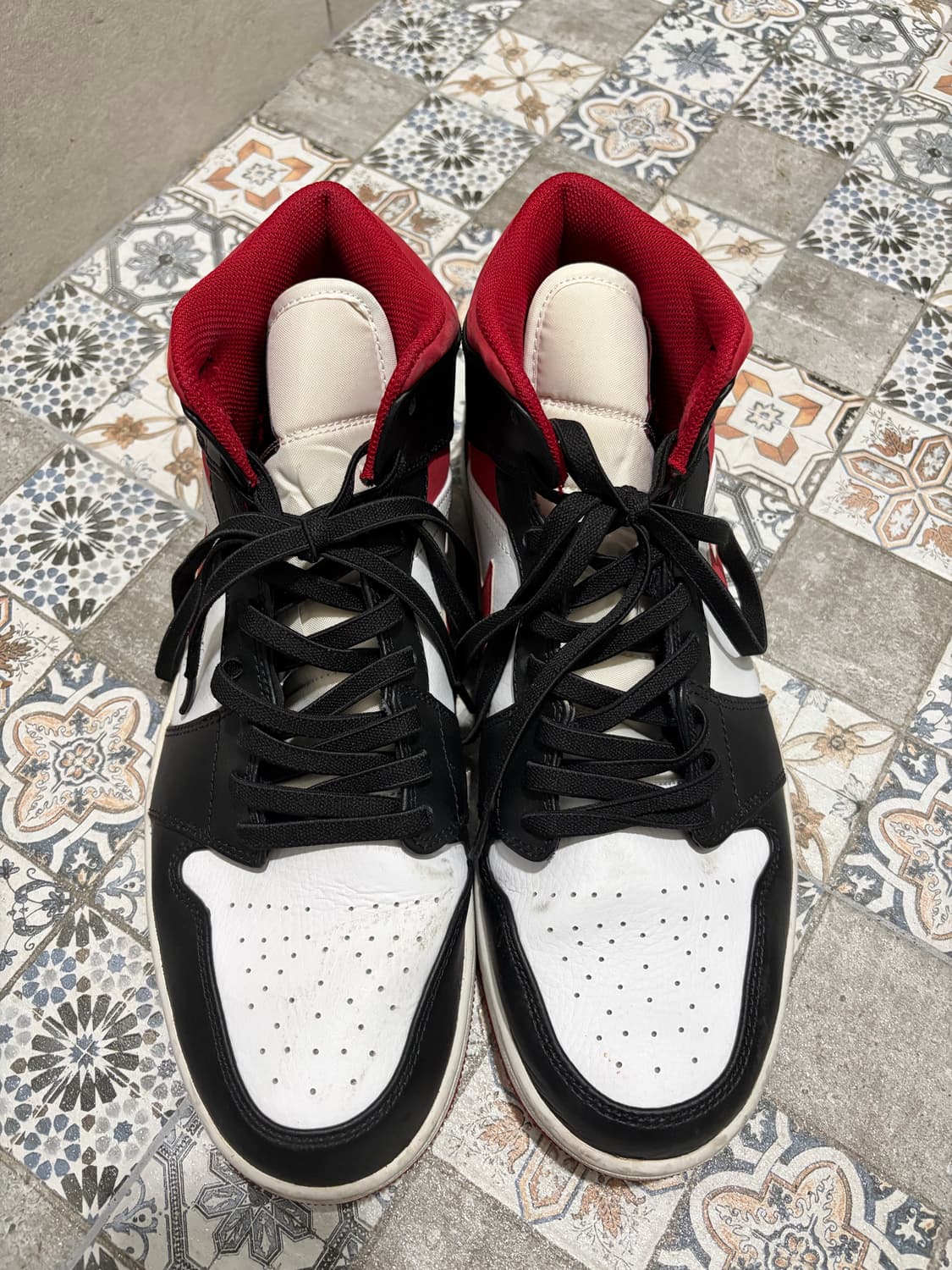 조던1 미드 짐레드 블랙 화이트 310 사이즈 상품이미지2