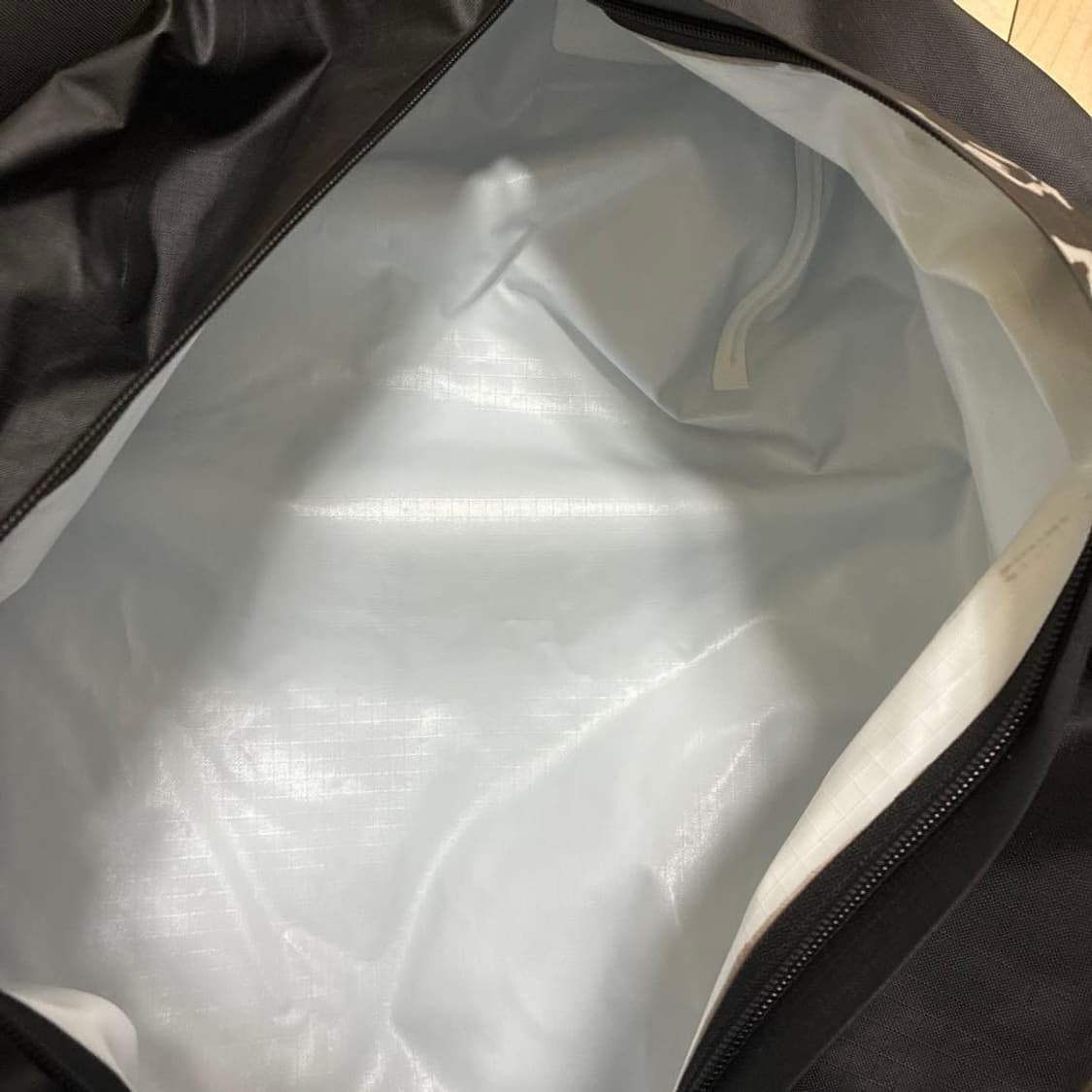 아크테릭스의 캐리어 더플백 50L 블랙 상품이미지3