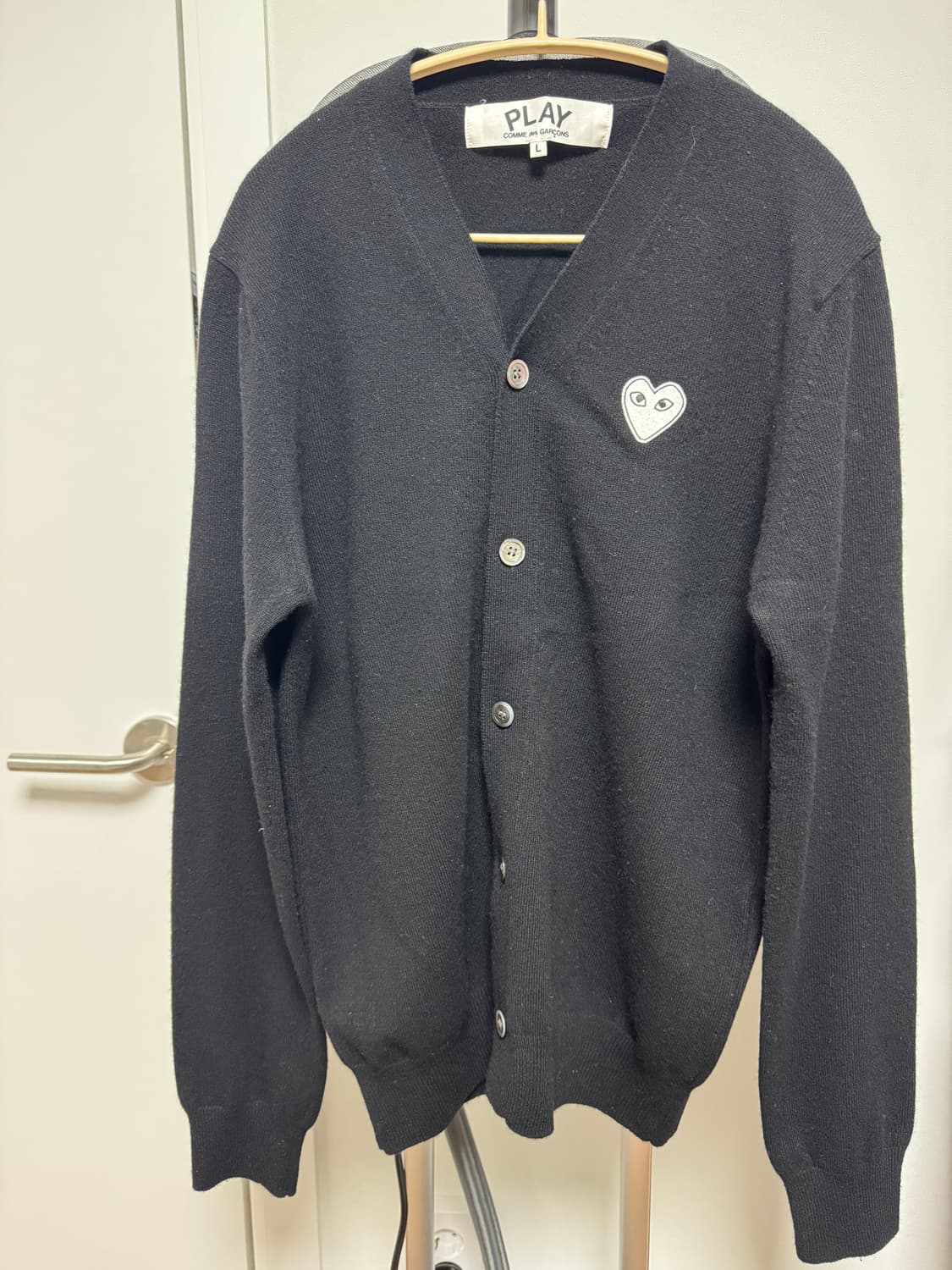 꼼데가르송 블랙 화이트 와펜 가디건 L 사이즈 팝니다 상품이미지1