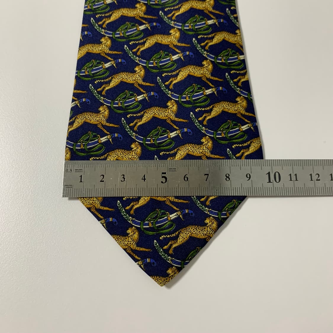 페레가모(Ferrahamo) 명품넥타이 클래식 A+등급 9.6cm 상품이미지10