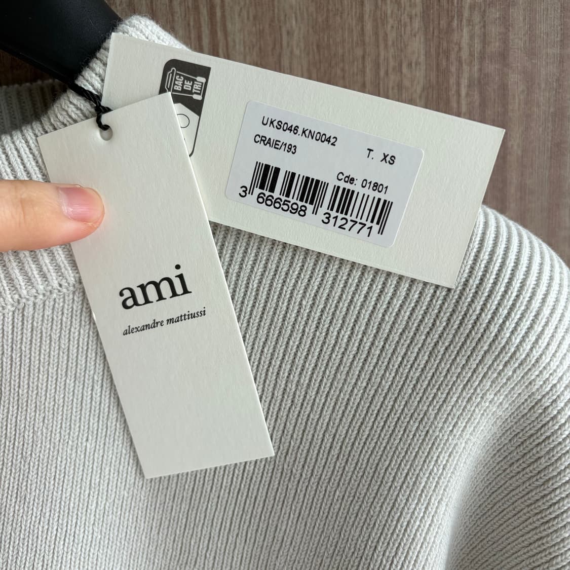 새상품(XS)아미 AMI 자수로고 니트 스웨터 상품이미지2