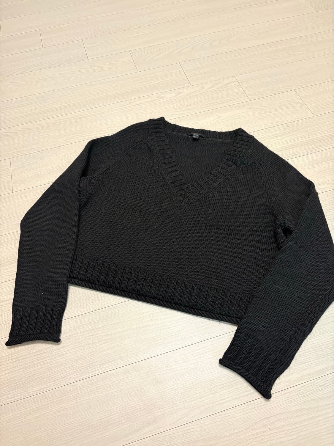 COS 코스 브이넥 크롭 니트 블랙 S 상품이미지1