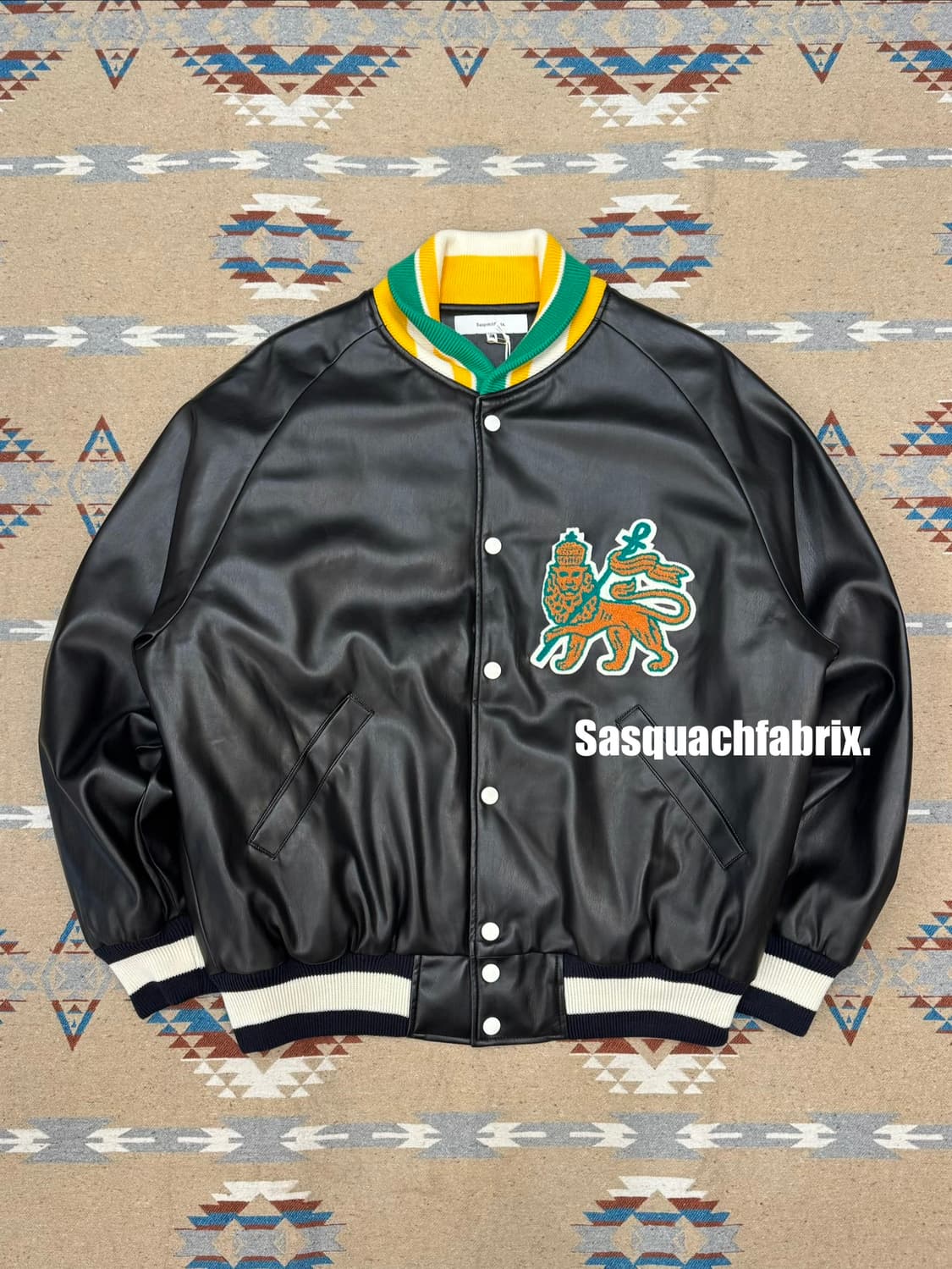[L] 사스콰치패블릭스 신세틱 레더 스타디움 자켓 상품이미지1