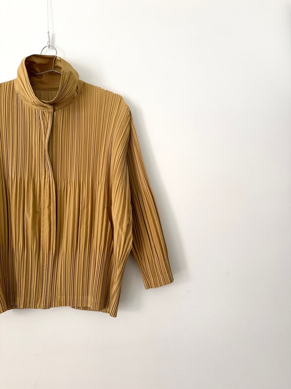 Tutleneck pleats zip up / yellow 상품이미지7