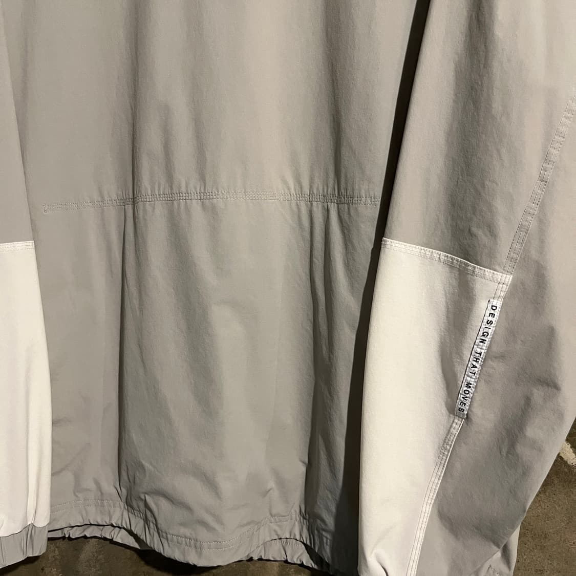 데상트 웜업 맨투맨 상품이미지3