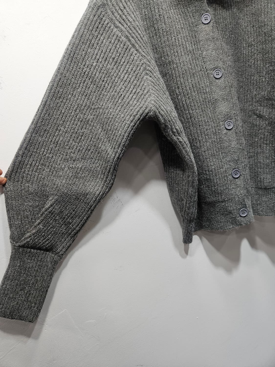 도톰 회색 니트 가디건 상품이미지6