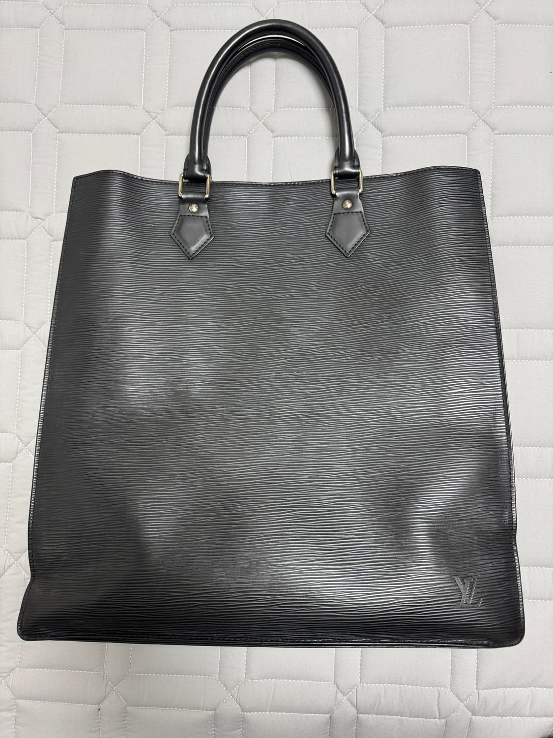 루이비통 에삐 삭플라 토트백 블랙 상품이미지2