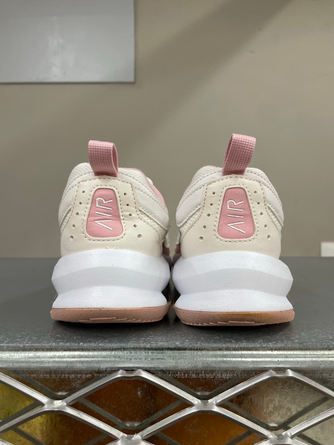 나이키 에어맥스 AP 화이트핑크 240 상품이미지3