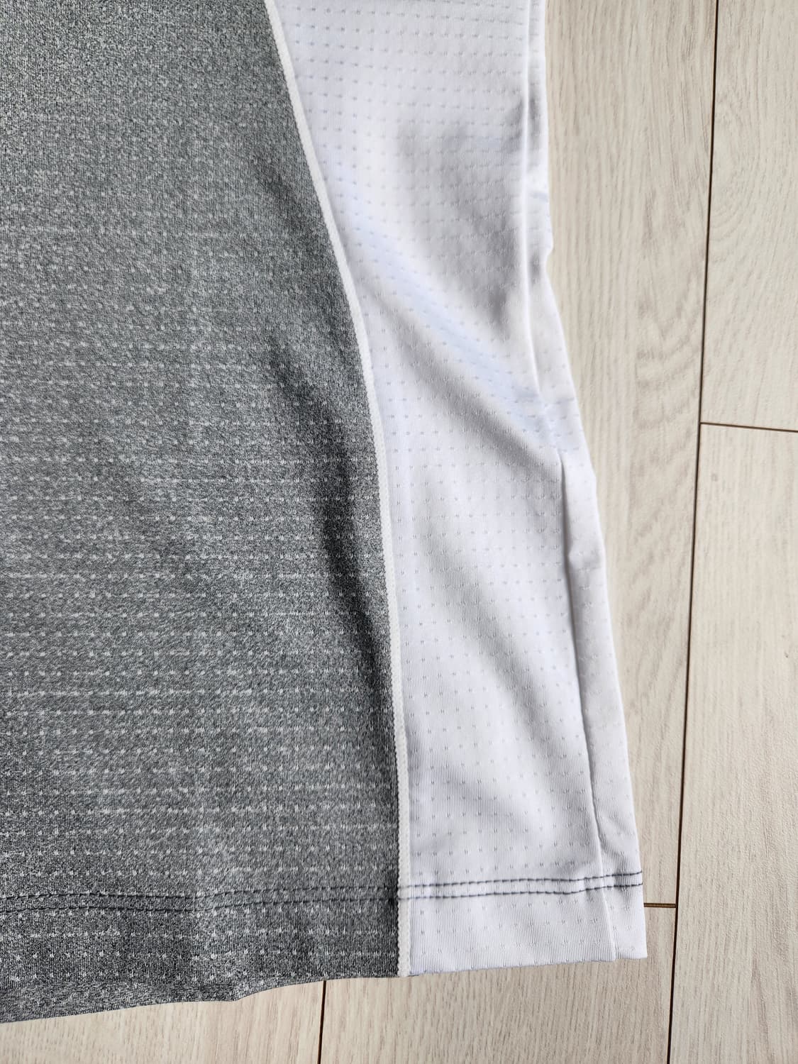 새상품급)네파 여성 반집업 기능성 반팔티 사이즈90 s

여러 중고사이트 상품이미지7