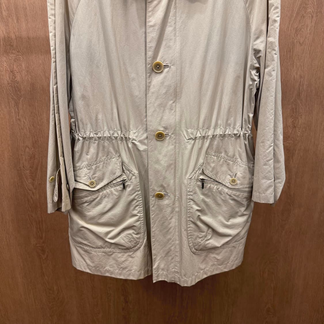 버버리 싱글 코트 드로우 스트링 플랩 포켓 체크 안감 레귤러핏 베이지 상품이미지4