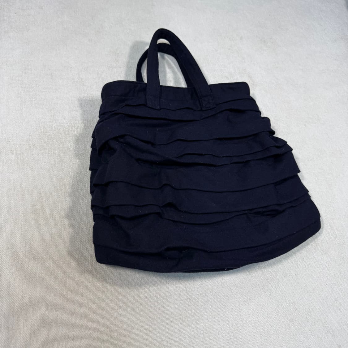 Ruffle Navy Tote Bag 상품이미지3