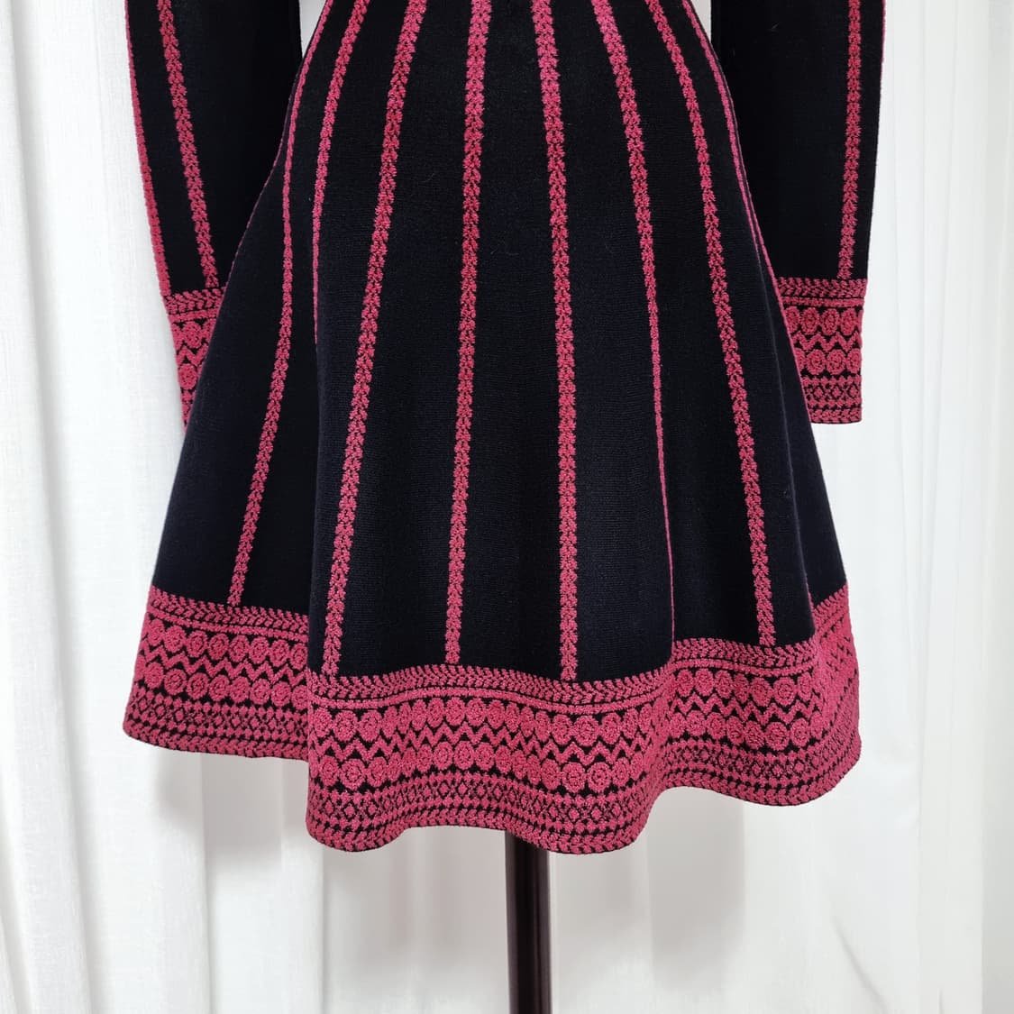 마쥬 maje 벨벳자수 니트 원피스 (44-날씬55/표기2) 상태최상 상품이미지6