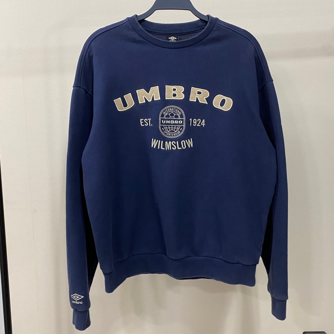 엄브로 아치 로고 맨투맨  상품이미지1