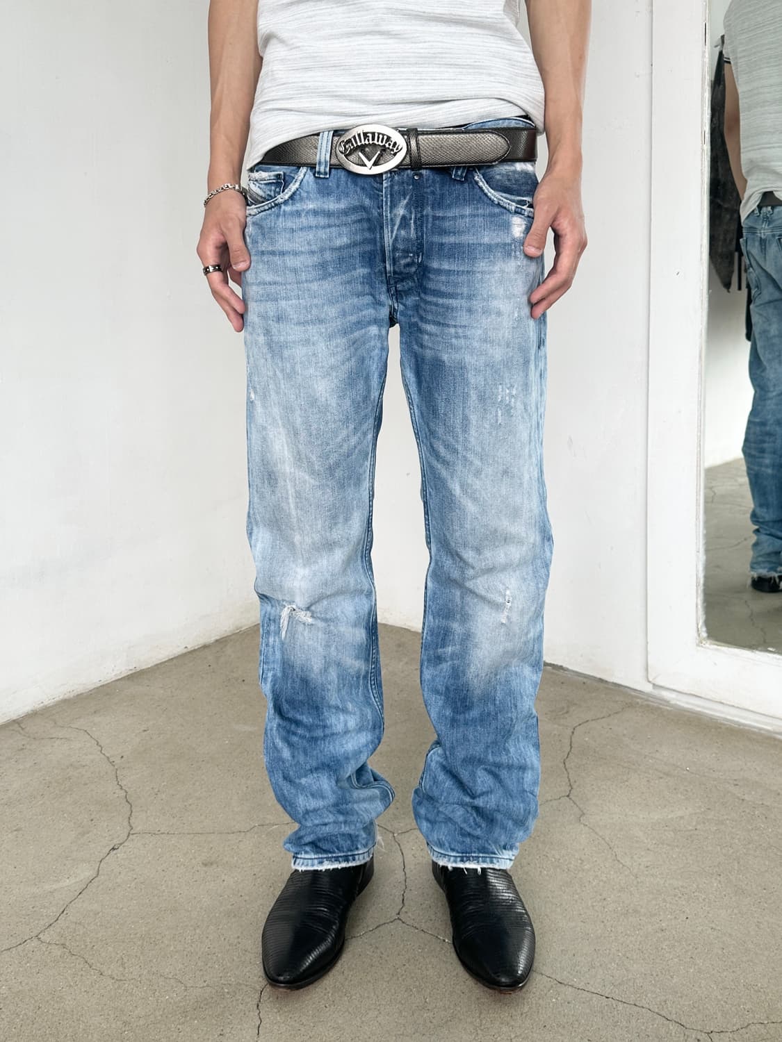 디젤 워시드 스트레이트 데님 팬츠 상품이미지3