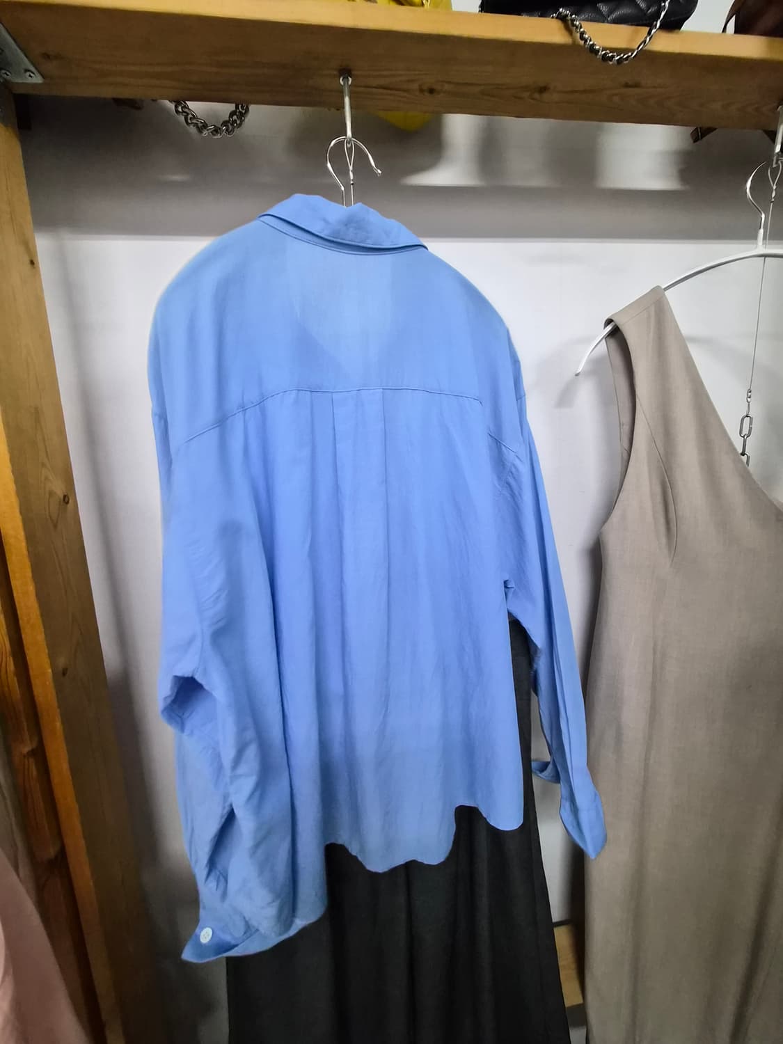 블루 루즈핏셔츠. 미드나잇무브 핀턱 와이드팬츠 상품이미지3