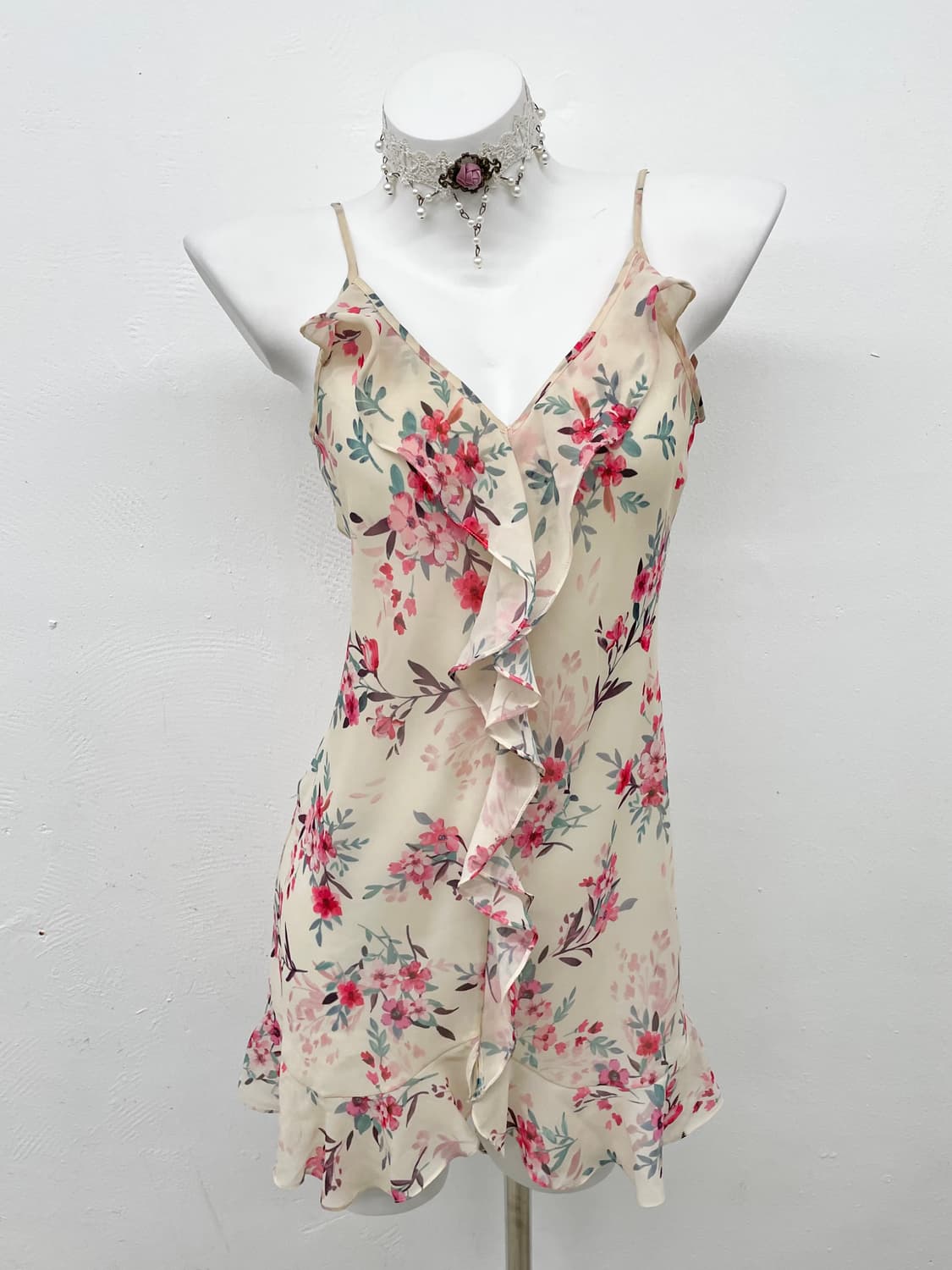 에블린 플로럴 프릴 슬립 상품이미지1