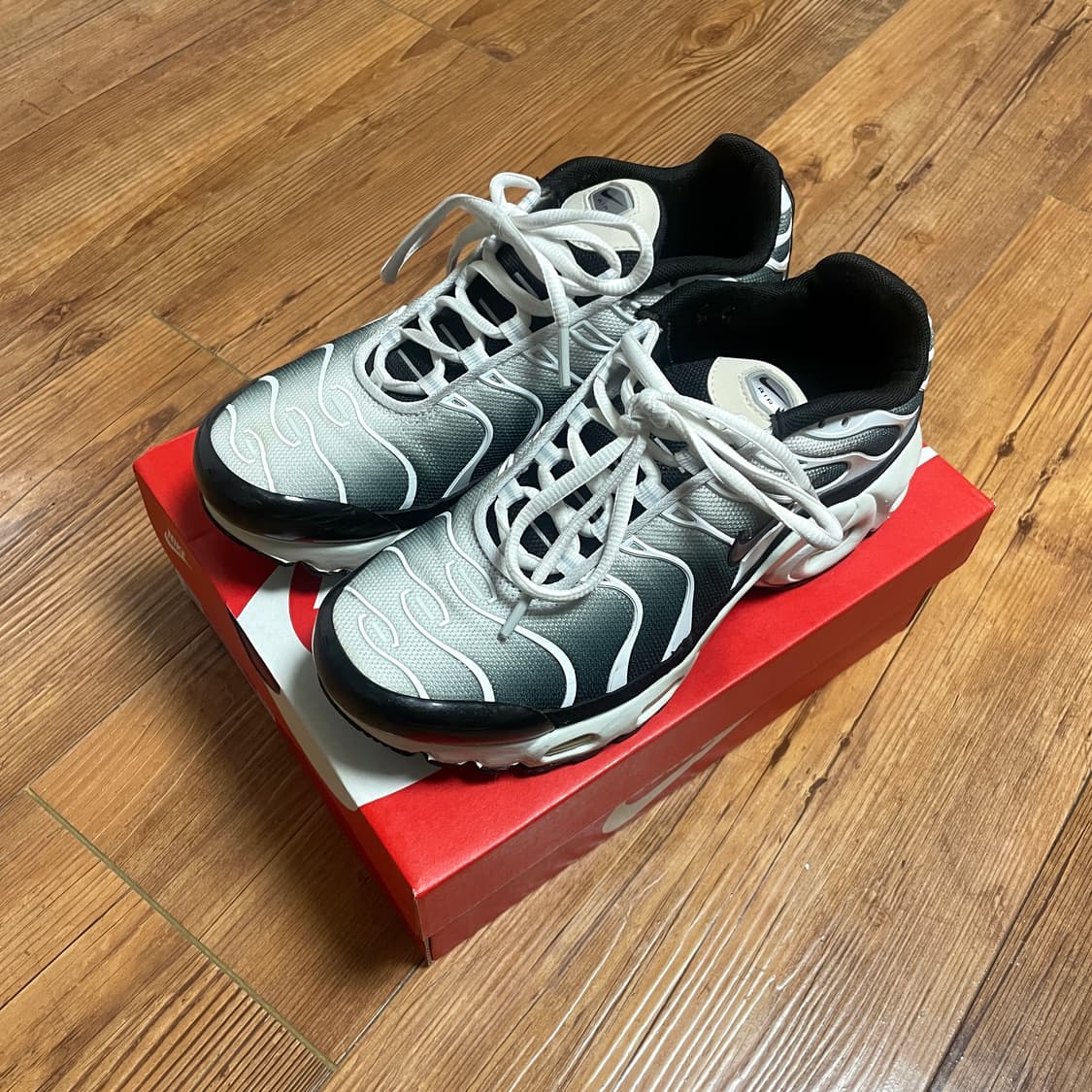 나이키 에어맥스 플러스 상품이미지1