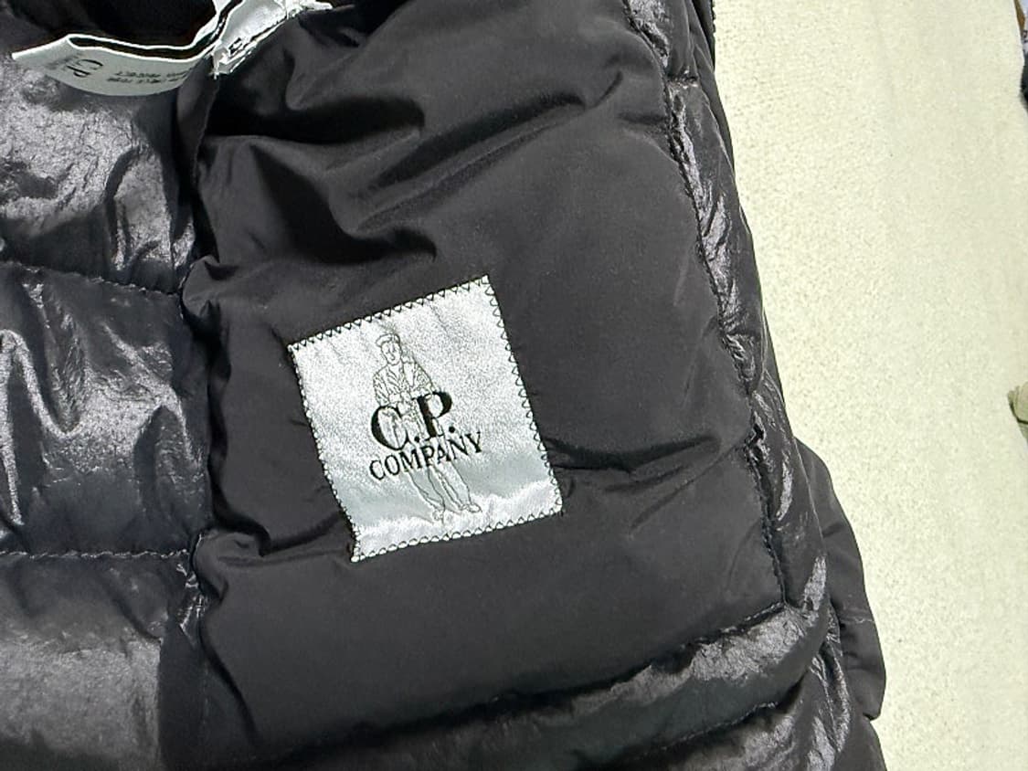 C.P 컴퍼니 나이크라 R 가먼트다이드 패딩 남성용 105사이즈 상품이미지6