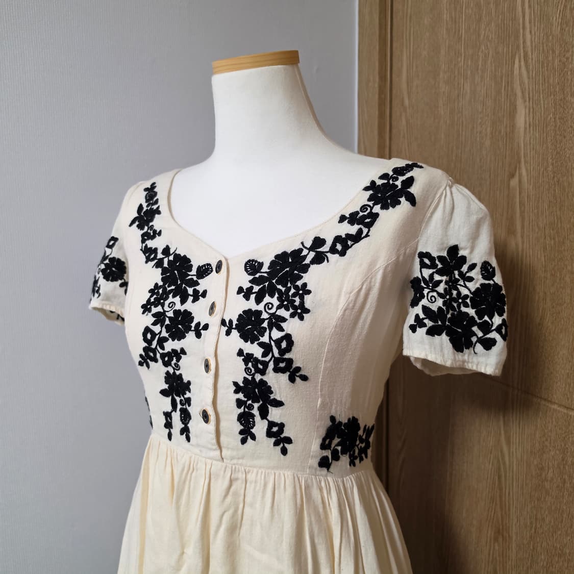 Cynthia Rowley 아이보리 꽃무늬 자수 모리걸 반팔 미니 원피스 상품이미지4