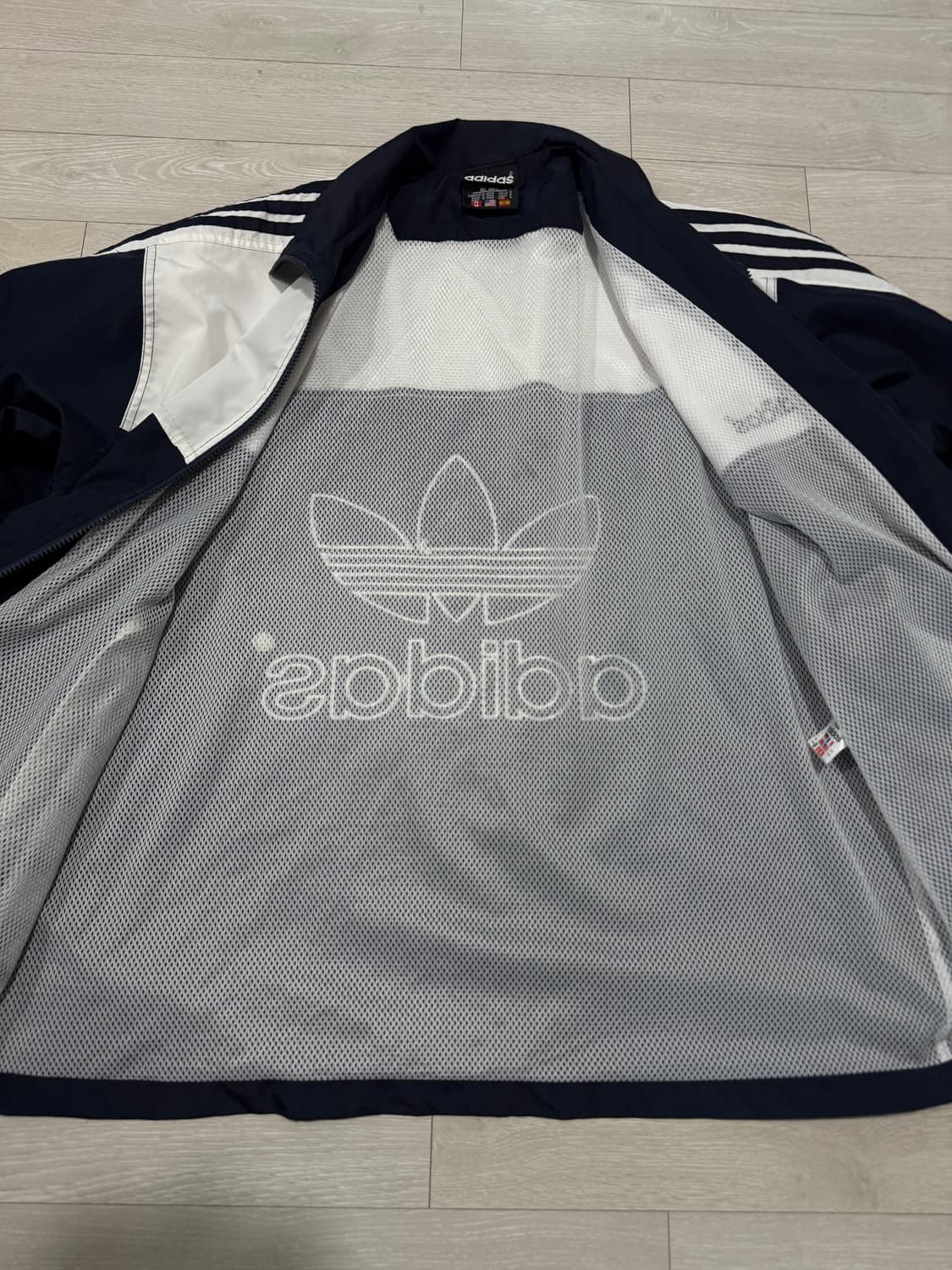 아디다스 올드스쿨 범고래 바람막이  XL 상품이미지4