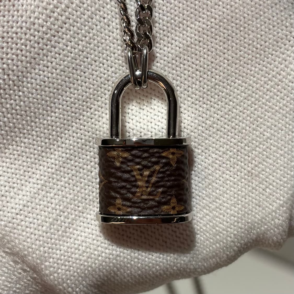 루이비통 MNG 자물쇠 목걸이 상품이미지2
