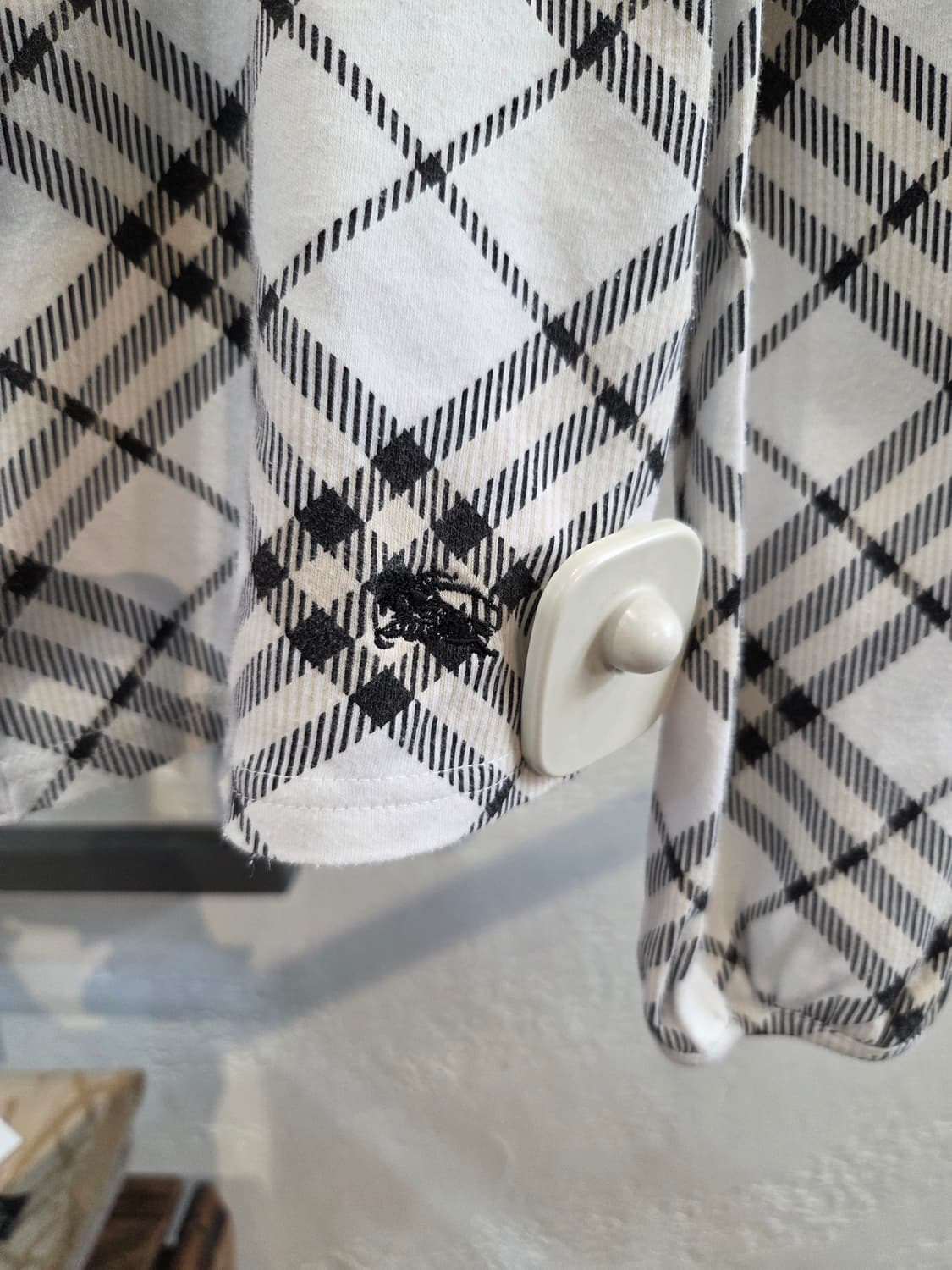 Burberry 버버리 화이트 노바체크 롱슬리브 상품이미지3