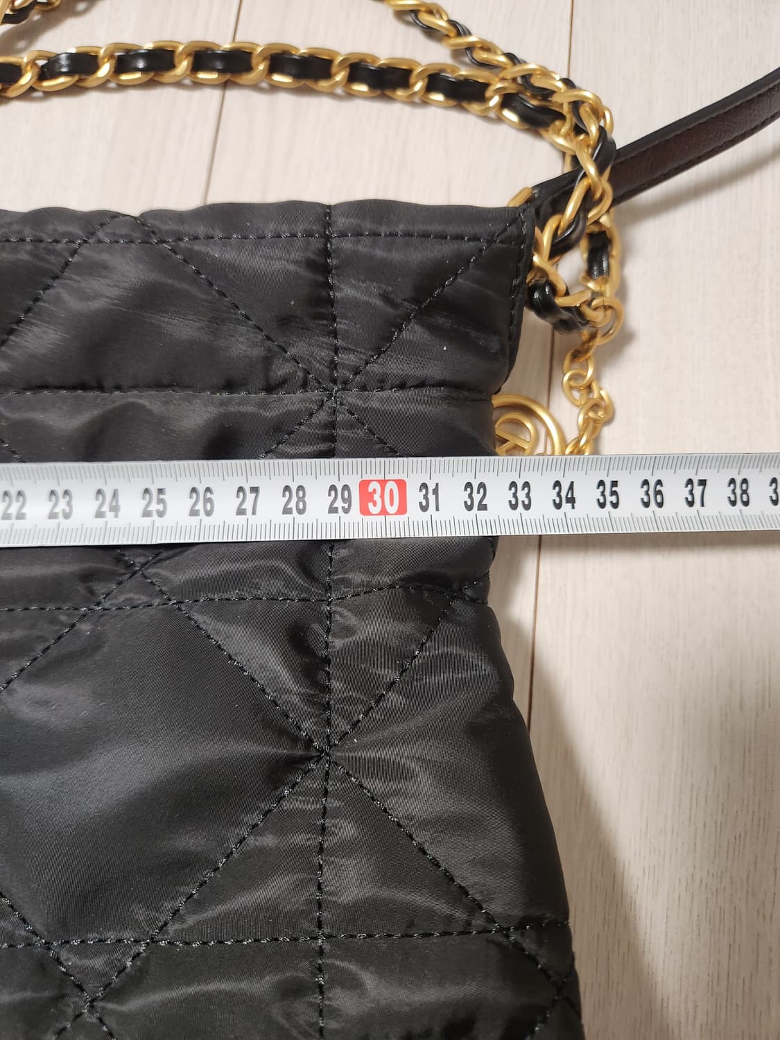 헤지스 핸드백 HIBA4E556BK 블랙 퀼팅 나일론 체인숄더백

나일론 상품이미지3