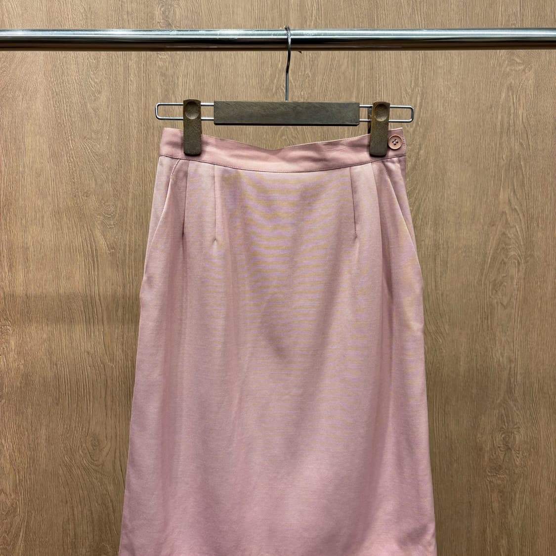 입생로랑 울 미디 스커트 프론트 핀턱 사이드 버튼 디테일 더스티 핑크 상품이미지4