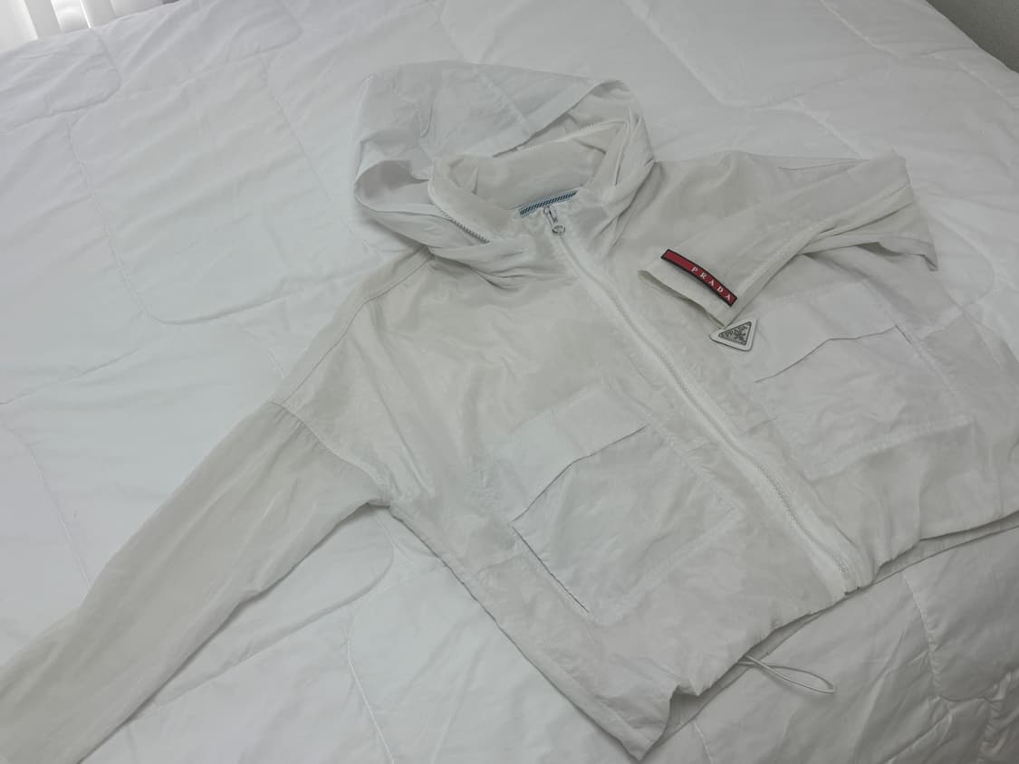 프라다 바람막이 상품이미지1