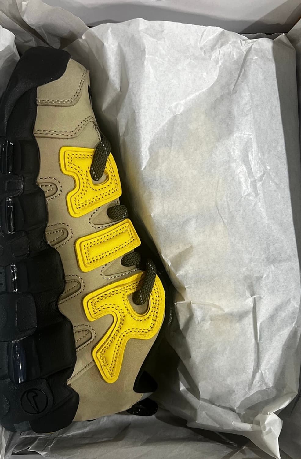 나이키 x 앰부쉬 에어 모어 업템포 로우 비비드 설퍼 앤 라임스톤 상품이미지1