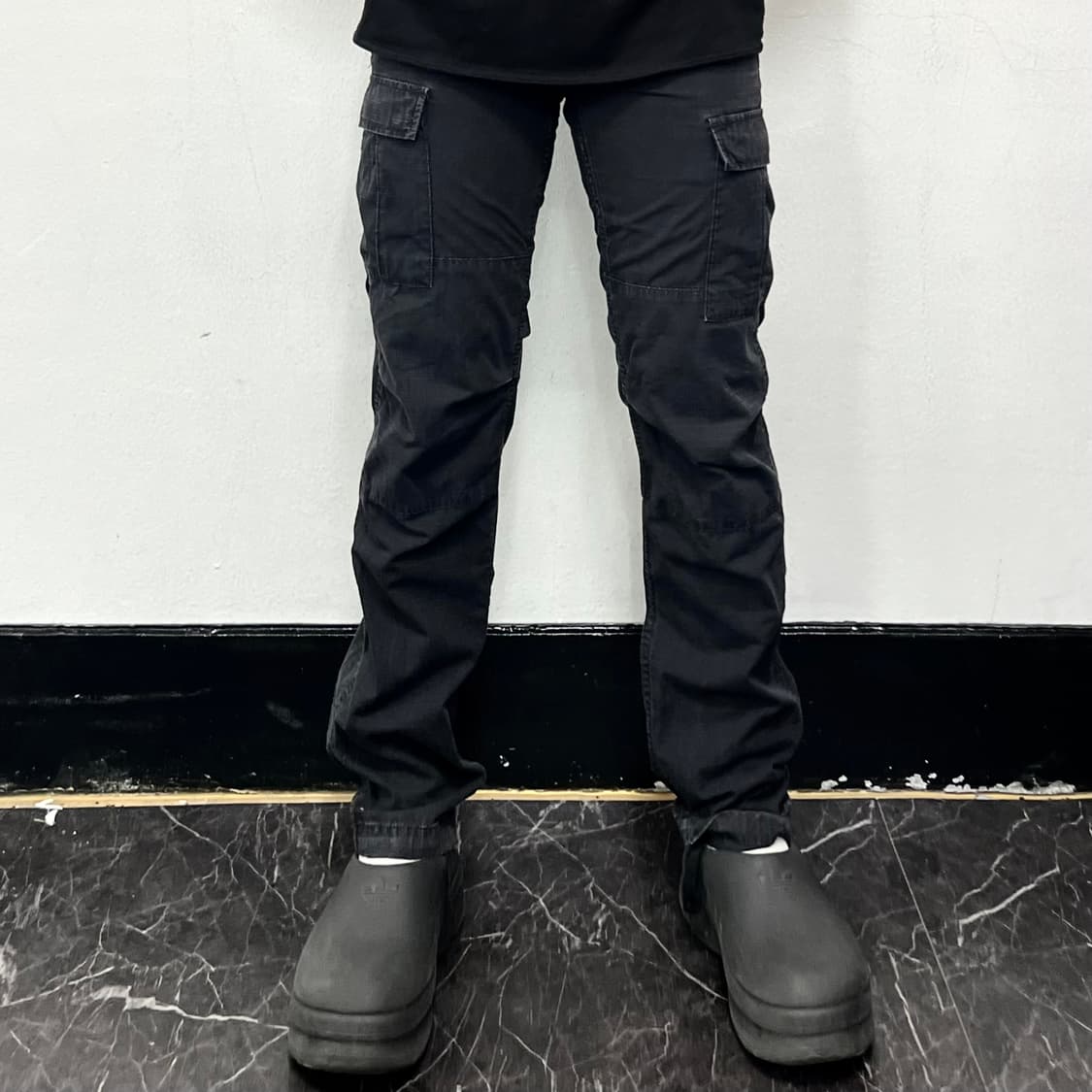 칼하트 WIP 에비에이션 카고팬츠 블랙  상품이미지2