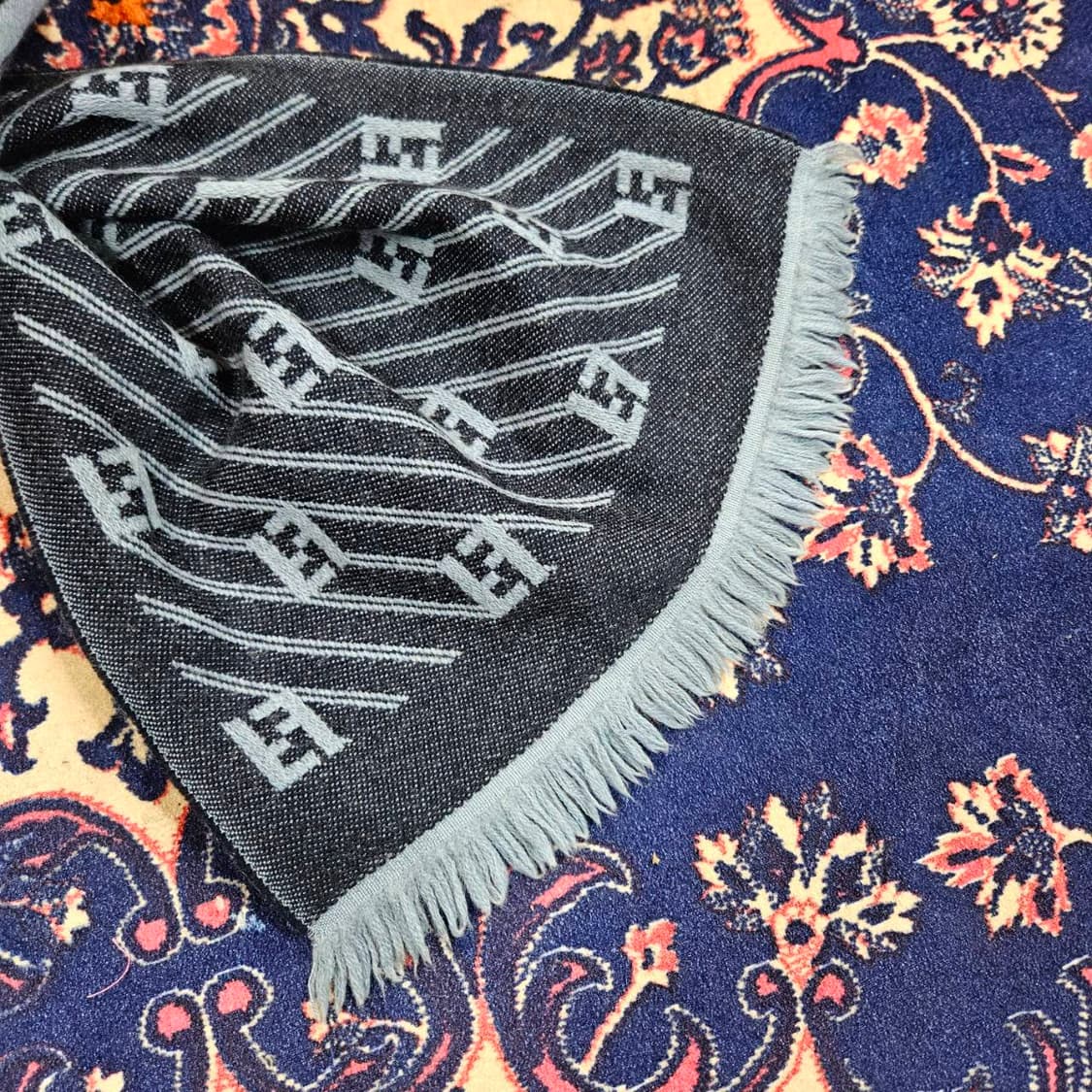 펜디(FENDI) 울100% 사선 스트라이프 머플러 상품이미지4