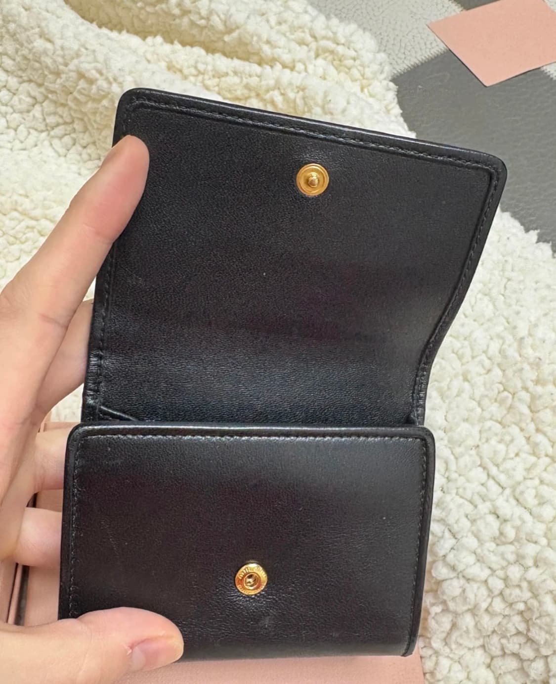 정품) 미우미우 마테라쎄 반지갑 블랙 상품이미지6