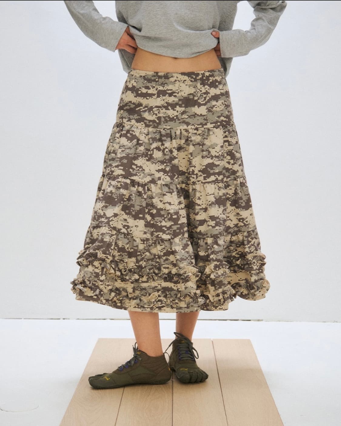 새상품 플리즈프로젝트 MIDDLE FRILL SKIRT 상품이미지1