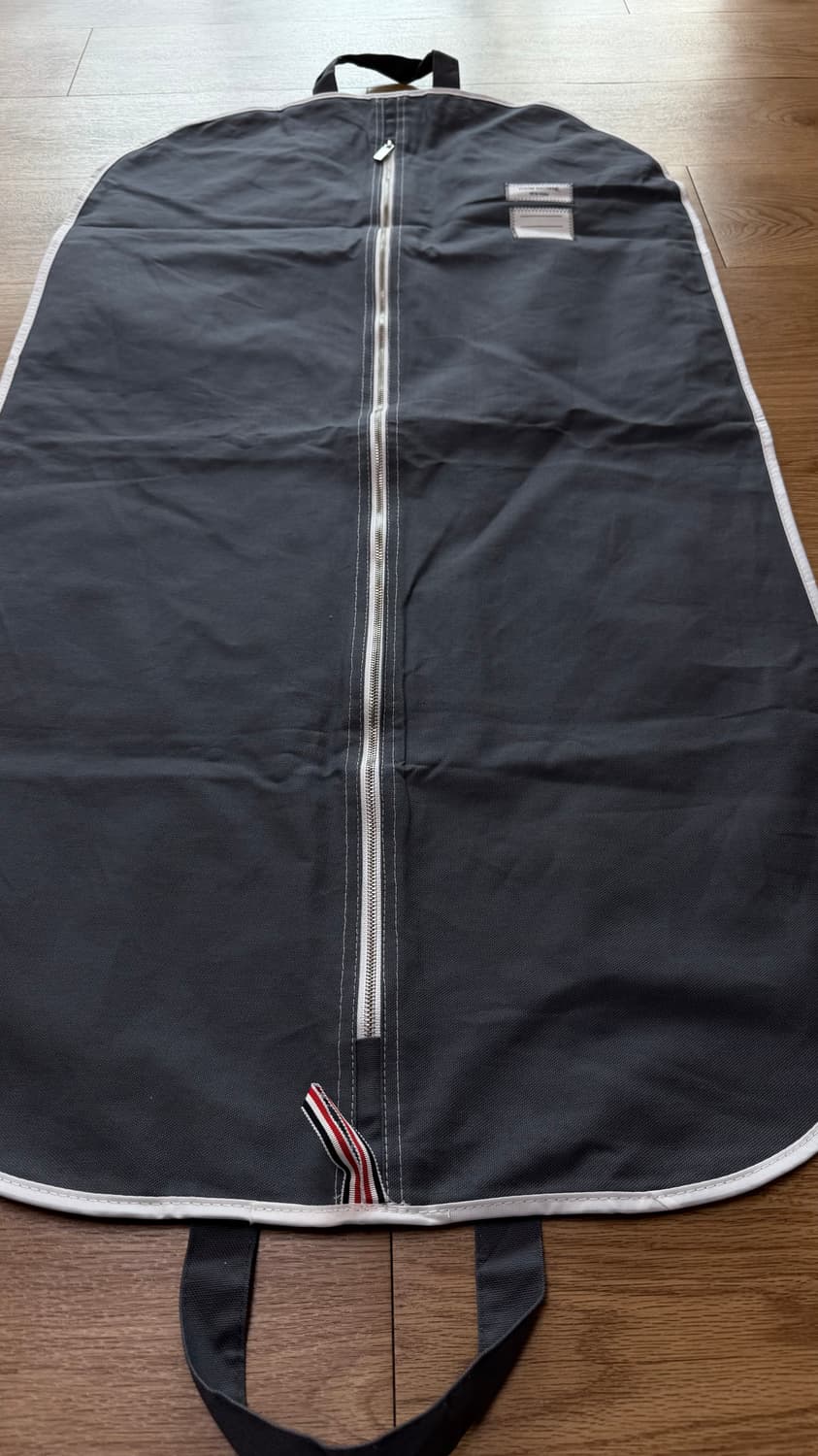 (새상품) 톰브라운 가먼트백 상품이미지3