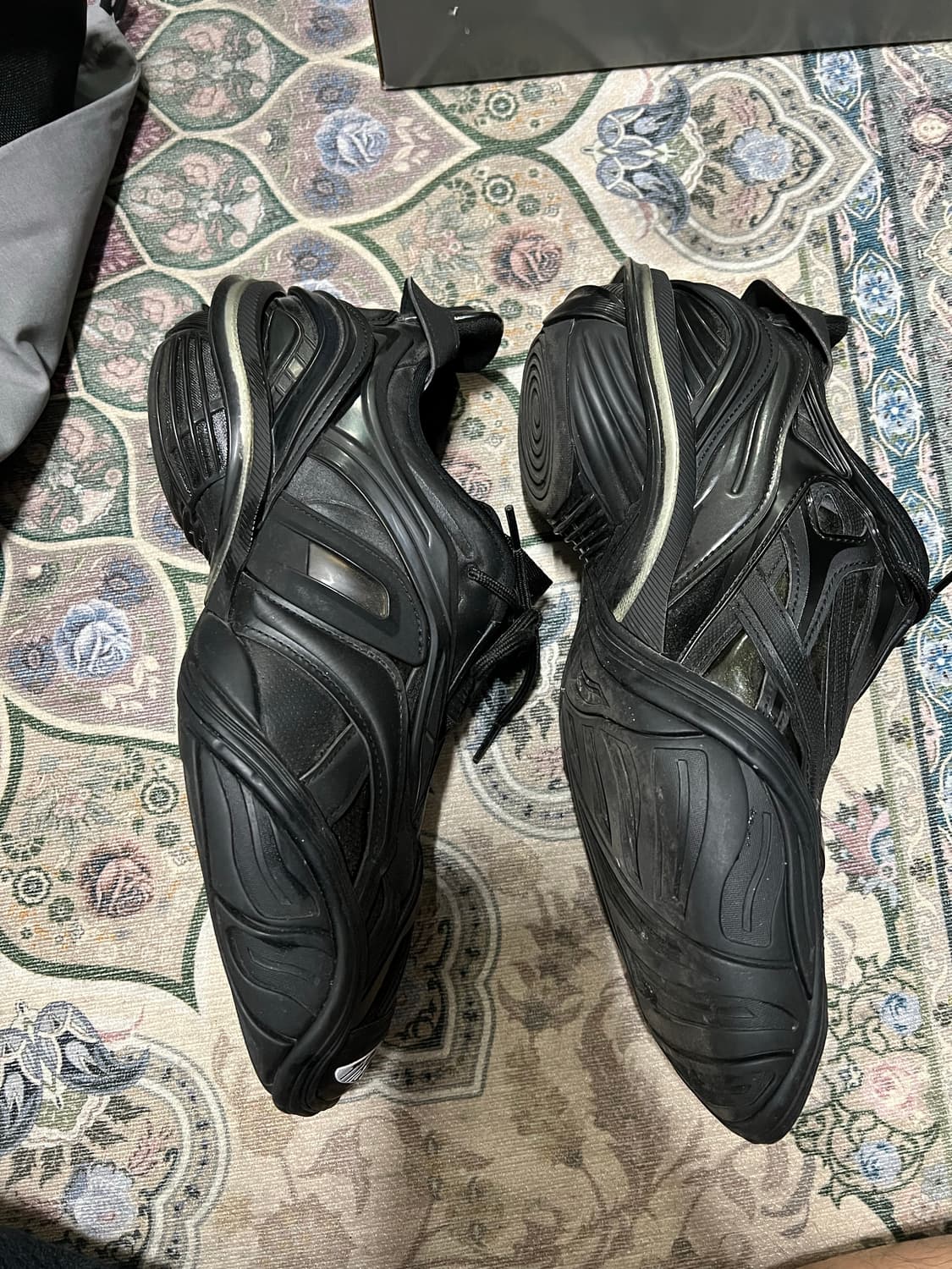 발렌시아가 타이렉스 42사이즈 팝니다 상품이미지5