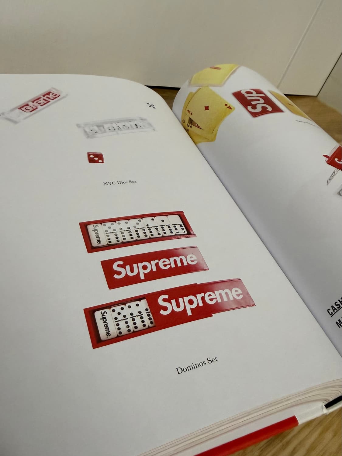 슈프림 오브젝트 anthology of supreme 상품이미지3