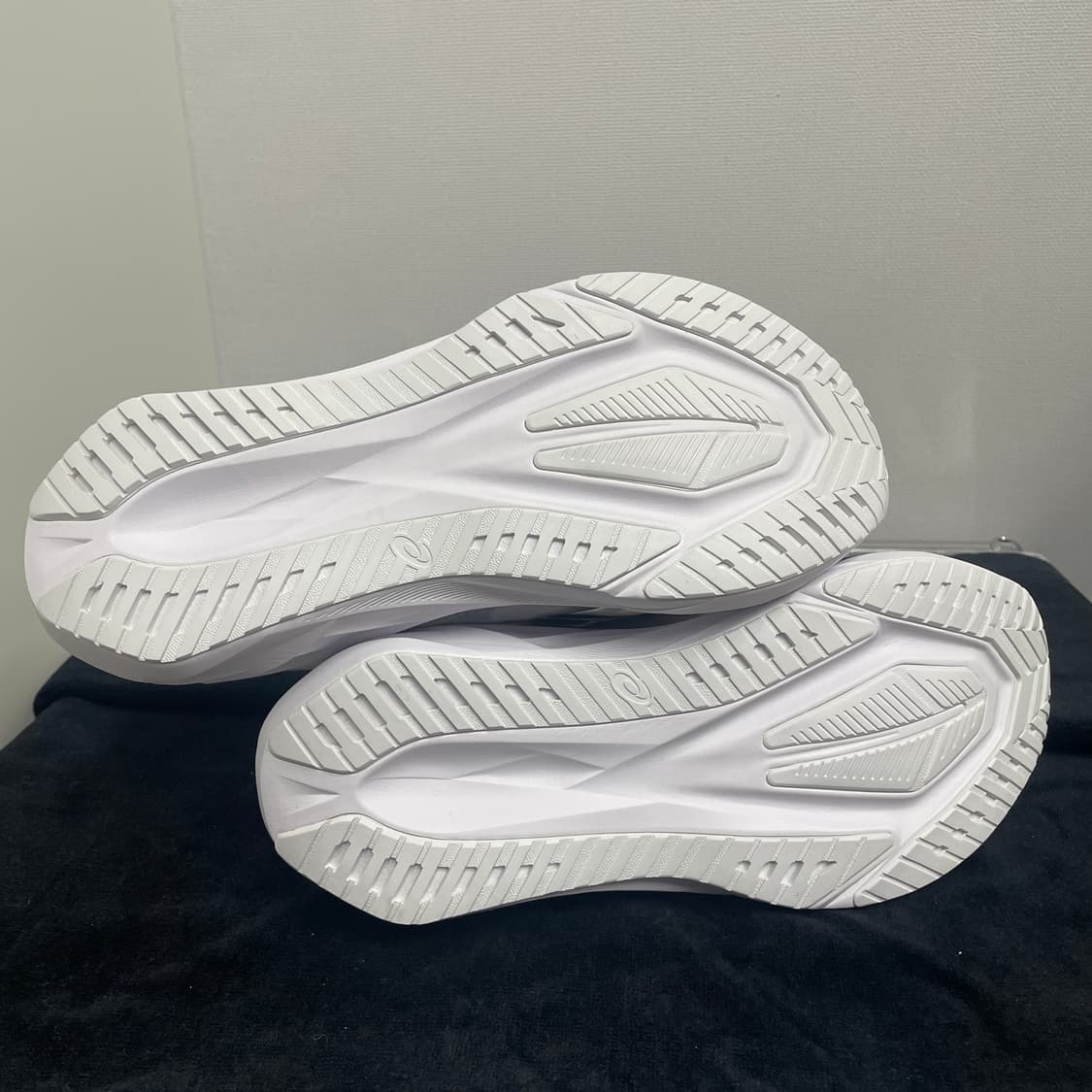 아식스 노바블라스트5 화이트 피드몬트/그레이 275 상품이미지6