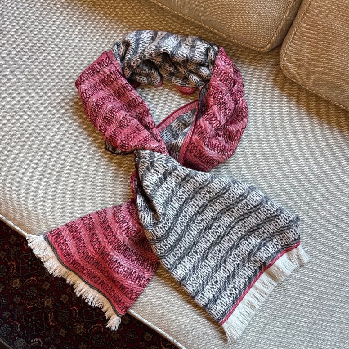 (새상품) 모스키노(Moschino)의 모노그램 로고 패턴 스카프 상품이미지7