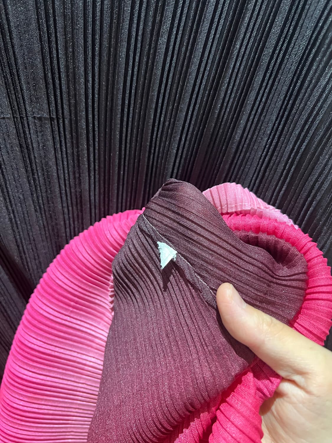 이세이 미야케 플리츠플리즈(pleats please)그라데이션 미디 상의 상품이미지5
