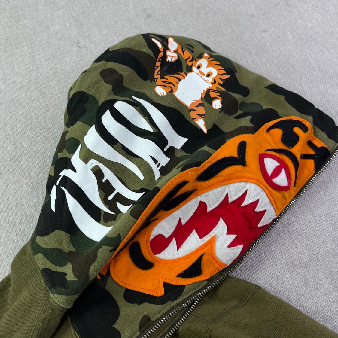 100 베이프 타이거 카키 반집업 후드티 상품이미지6