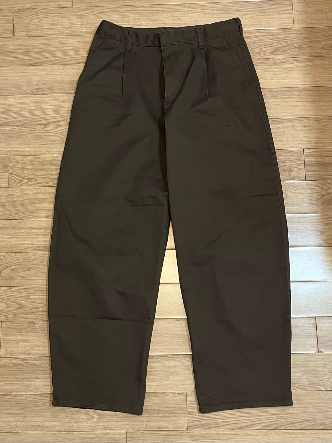 유니클로 C 배럴팬츠 브라운 M 상품이미지1