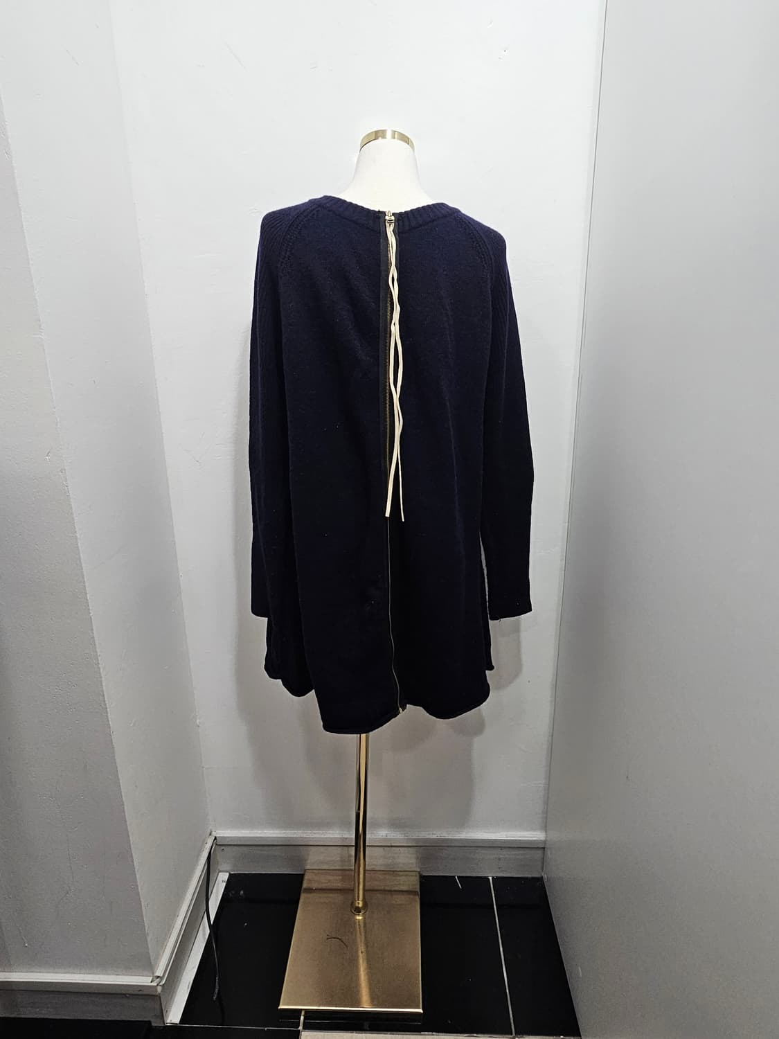 네이비 꽈배기 니트미디 지퍼 원피스 상품이미지9