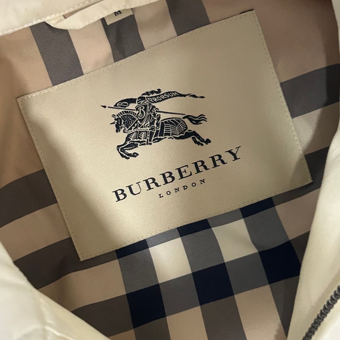 🫶🏻 버버리 화이트 블루종 🫶🏻 상품이미지4