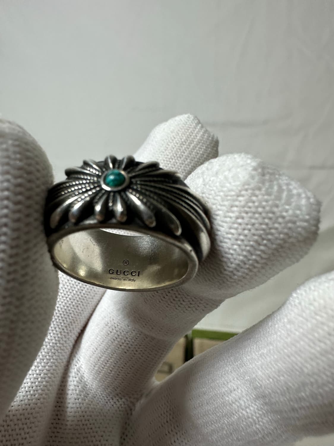 구찌 인터로킹G 인그레이브드 플라워 링 (15) 상품이미지4